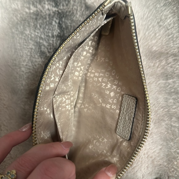 Kate Spade leather wristlet - Picture 4 of 4